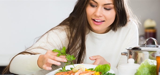 Seis formas fáciles de reducir el consumo de calorías durante los días festivos