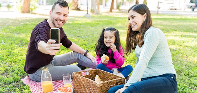 Cómo afectan las redes sociales a la salud mental y consejos para manejar el uso
